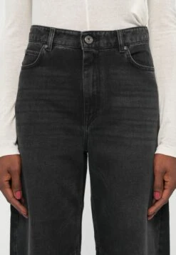 DOUGLAS - Relaxed Fit Jeans - Nero -The LBD Shop aa52ae89a2b4433498d9584aa9ce857c