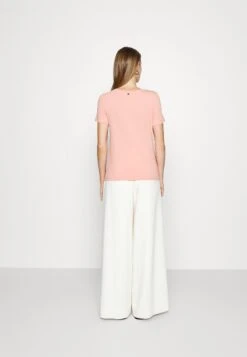 Multib - Basic T-Shirt - Pesca 8 Multib - Basic T-Shirt - Pesca -The LBD Shop b632719d3b7845cc9cc9c4866e2cde93