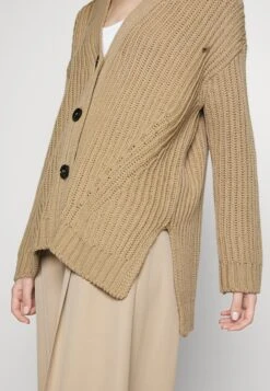 Arena - Cardigan 11 Arena - Cardigan -The LBD Shop b6a28fedf77f464ead221399bc07f110