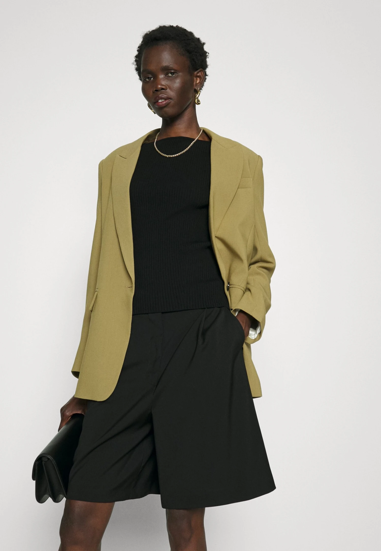 Soraia - Basic T-Shirt - Nero 5 Soraia - Basic T-Shirt - Nero - Image 5