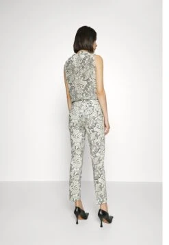 Basilio - Blouse - Nero -The LBD Shop cf9e98b4c4ed4d8987eeba8ccae90b95