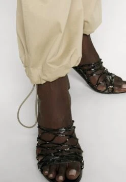 Gitane - Trousers - Argilla 11 Gitane - Trousers - Argilla -The LBD Shop d0b127c43d6240cc8b01b1bbcf364d05