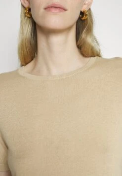 Agro - Basic T-Shirt -The LBD Shop d5121216ba494e798632440258f57bfb