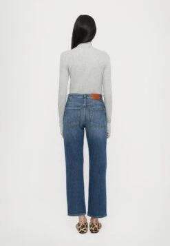 LORIS - Straight Leg Jeans - Blu -The LBD Shop d545700a02e24964b95b6fa672969b2c