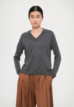 FIOCCHI - Jumper - Antracite 12 FIOCCHI - Jumper - Antracite -The LBD Shop d630c6e8f18e4e86b4710fc0c74b9f44