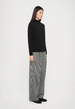 KIKU - Jumper - Nero -The LBD Shop dc01daeb413d4f3085d28350d6055c52