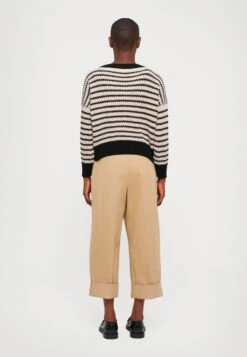 EZOR - Jumper - Beige -The LBD Shop e2911ecda5e64b5d9d789646b1b941a5