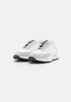 Trainers - Bianco -The LBD Shop e4e9d38a395b49c3b14488d5ca887432