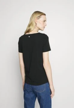 Multib - Basic T-Shirt -The LBD Shop e5e7fcab1d6b40d39a575044de90446d