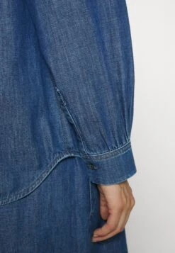 Berard - Button-Down Blouse - Blu -The LBD Shop e7aa856cf4e348429e56d1ad0f7adda4