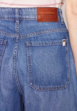 Vega - Flared Jeans -The LBD Shop e7ce68392f47435da88f4392780e00ef