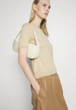 Agro - Basic T-Shirt -The LBD Shop f41254e830084b5baee88f4406c8f0b4