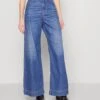 Vega - Flared Jeans