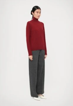 KIKU - Jumper - Rosso Bacca -The LBD Shop f9e8a9f461b747cfb2c506e715d0e059