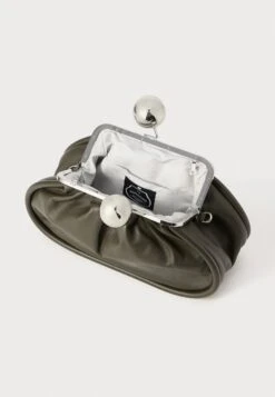 MILVANEW - Clutch - Verde Kaki 10 MILVANEW - Clutch - Verde Kaki -The LBD Shop fd8dda136a804d54b840af35f6417763