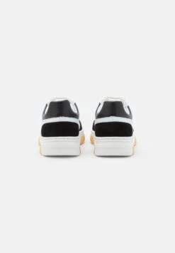 Orlaya - Trainers - Bianco -The LBD Shop fdab9ba41fb541d39179eed7a5fda6f8