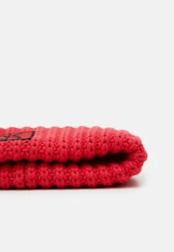 Opossum - Beanie - Rosso -The LBD Shop fdd7cd792d7b4aeea9128e045f6c4e05